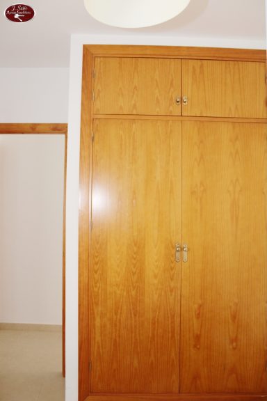 Armario empotrado del dormitorio secundario